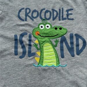 Gray Crocodile Island Appliqué Tee. Size 6t. EUC